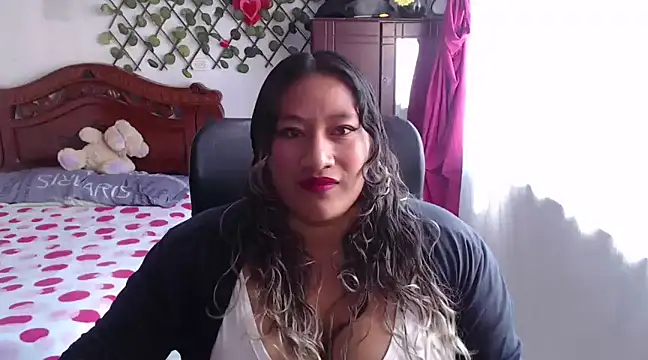 Snapshot of EmilyLove1014 chatting on January 7, 6:45 pm EmilyLove1014 online show from January 7, 6:45 pm