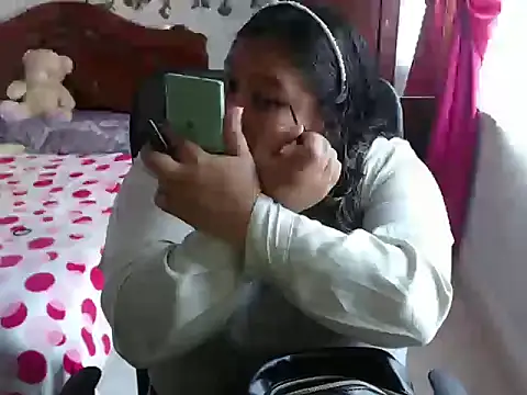 Snapshot of EmilyLove1014 chatting on January 10, 8:48 pm EmilyLove1014 online show from January 10, 8:48 pm