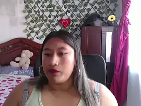 Snapshot of EmilyLove1014 chatting on January 12, 5:22 pm EmilyLove1014 online show from January 12, 5:22 pm