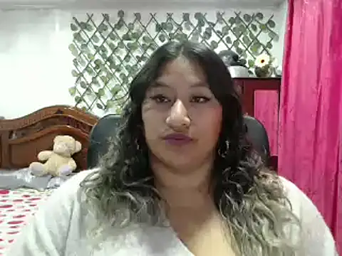 Snapshot of EmilyLove1014 chatting on January 13, 10:45 pm EmilyLove1014 online show from January 13, 10:45 pm