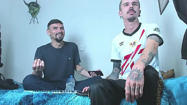 Aaron BigDickxxx online show from March 16, 9:30 pm