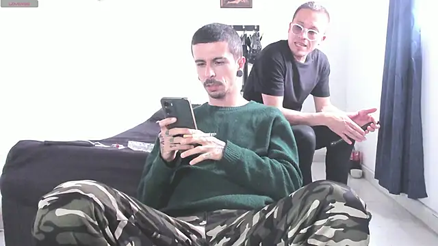 Aaron BigDickxxx online show from May 21, 5:42 pm