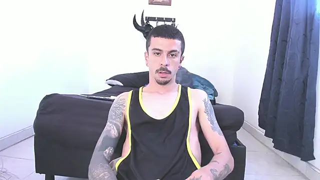 Aaron BigDickxxx online show from May 24, 3:50 pm