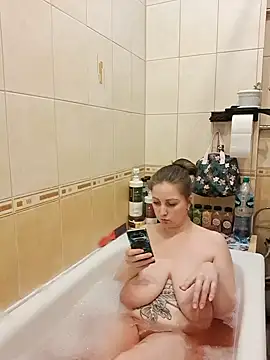 Sakura Green online show from February 8, 9:25 pm