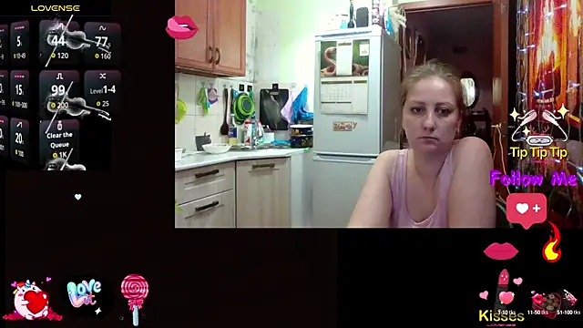 Sakura Green online show from October 5, 6:17 pm