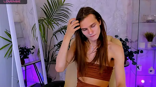 Snapshot of Will_Will_ chatting on February 7, 10:13 pm Will Will online show from February 7, 10:13 pm