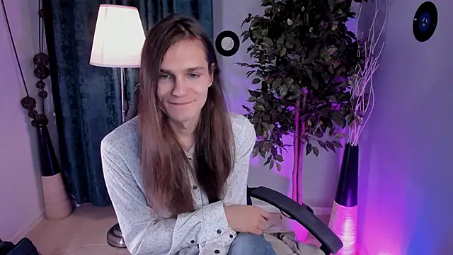 Snapshot of Will_Will_ chatting on February 10, 9:52 pm Will Will online show from February 10, 9:52 pm