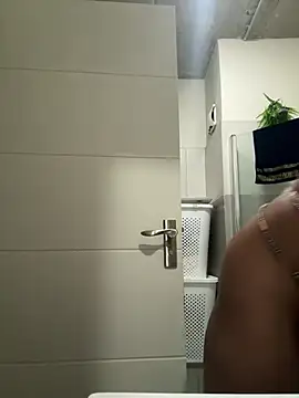 slimcateee online show from March 18, 5:43 am