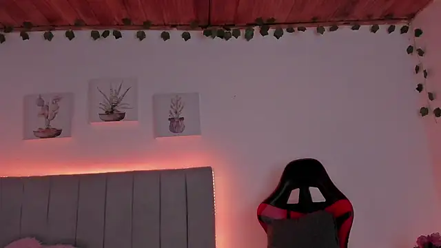  janiis online show from January 7, 10:45 pm