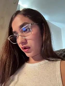 CuteeRose online show from February 8, 2:31 pm