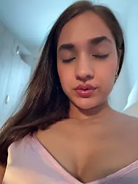 CuteeRose online show from May 23, 1:48 pm