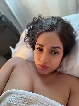 Snapshot of CuteeRose chatting on June 18, 4:22 pm CuteeRose online show from June 18, 4:22 pm