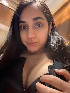Snapshot of CuteeRose chatting on August 1, 4:50 pm CuteeRose online show from August 1, 4:50 pm