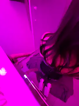 Snapshot of cderikabitche chatting on November 9, 10:41 pm cderikabitche online show from November 9, 10:41 pm