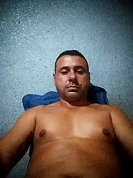 Snapshot of Luroboy chatting on April 10, 6:12 pm Luroboy online show from April 10, 6:12 pm