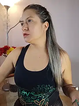 Snapshot of valeriahunter1 chatting on August 3, 10:13 pm valeriahunter1 online show from August 3, 10:13 pm
