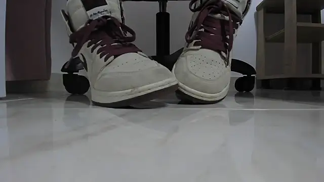 kattypinkk online show from March 18, 7:06 pm