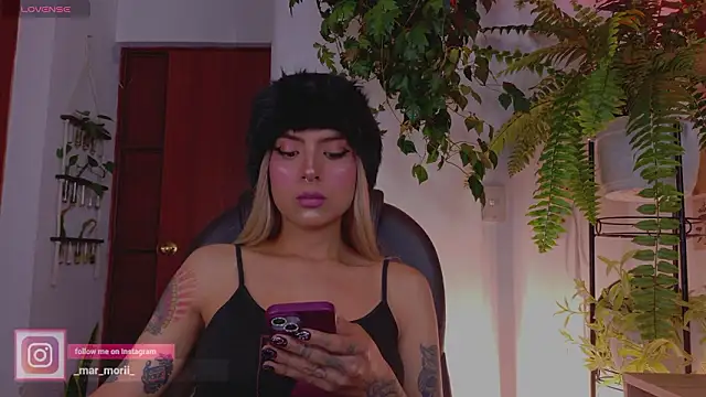 Yeriawaddell  online show from March 29, 12:10 am