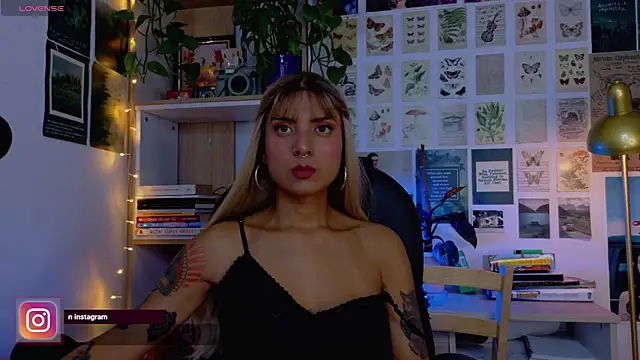 Snapshot of Yeriawaddell_ chatting on June 25, 10:14 pm Yeriawaddell online show from June 25, 10:14 pm