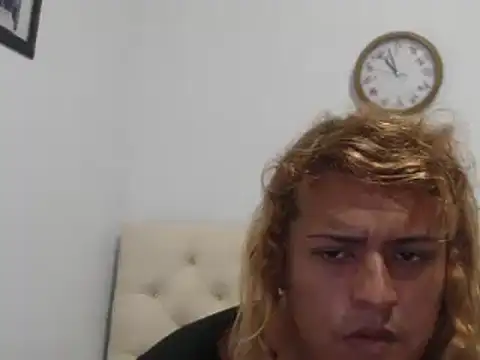 Snapshot of KIARAMARSHALLWELLZ chatting on December 15, 10:37 pm KIARAMARSHALLWELLZ online show from December 15, 10:37 pm