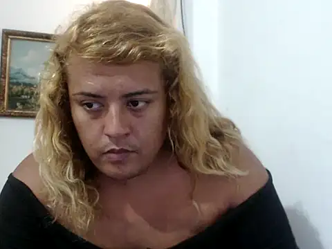 Snapshot of KIARAMARSHALLWELLZ chatting on December 31, 9:39 pm KIARAMARSHALLWELLZ online show from December 31, 9:39 pm