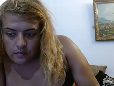 Snapshot of KIARAMARSHALLWELLZ chatting on January 28, 6:49 pm KIARAMARSHALLWELLZ online show from January 28, 6:49 pm