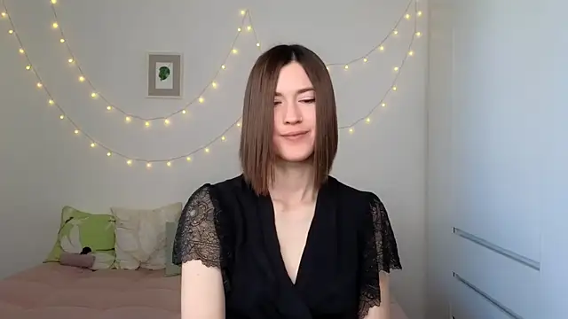 Snapshot of AliciaNewell chatting on July 18, 4:27 am AliciaNewell online show from July 18, 4:27 am