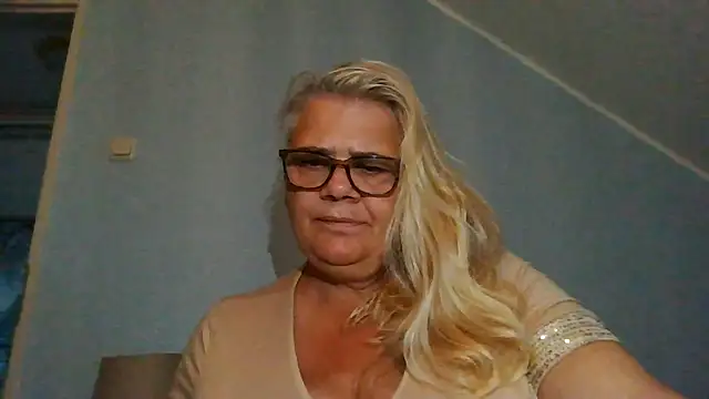 hotladymoon online show from July 30, 6:07 pm