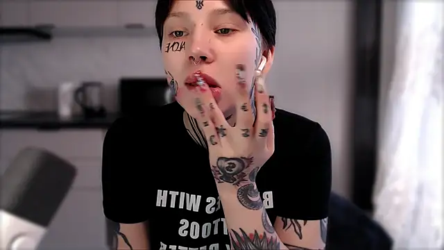 tradishka online show from February 15, 1:49 pm