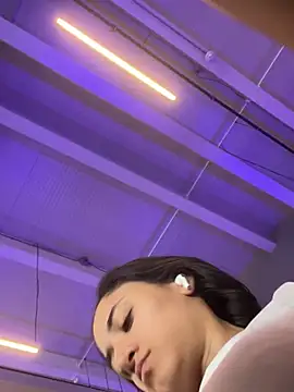  Caroliinee  online show from February 4, 3:57 pm