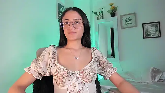  Caroliinee  online show from February 12, 9:33 pm