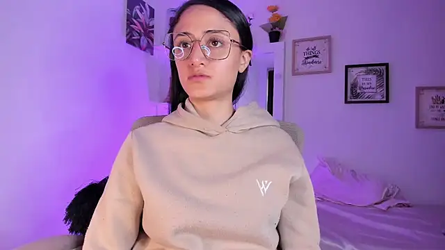  Caroliinee  online show from February 19, 8:20 pm