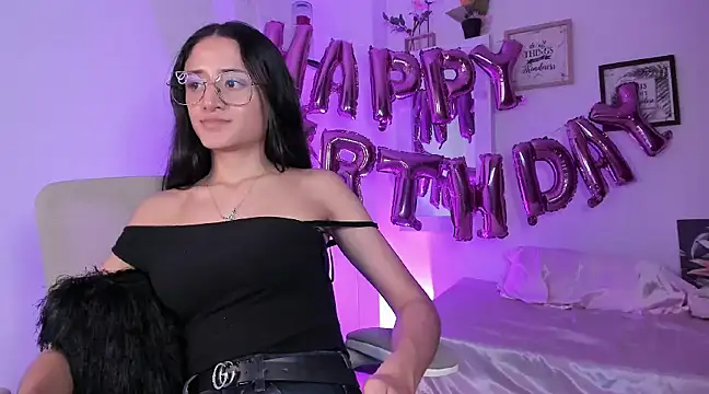  Caroliinee  online show from March 11, 9:15 pm