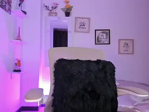  Caroliinee  online show from March 14, 11:43 pm