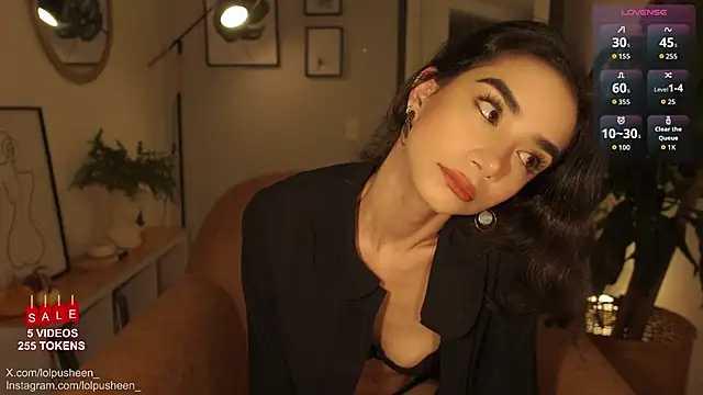 Snapshot of JulietteDee chatting on October 24, 10:28 pm JulietteDee online show from October 24, 10:28 pm
