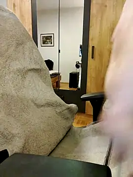 noidentiti online show from November 7, 11:49 pm