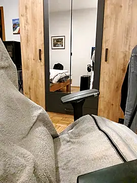 noidentiti online show from January 17, 5:27 pm