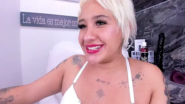 miss danika online show from January 28, 8:15 pm