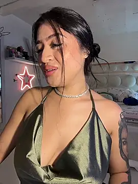 lucianaroy online show from February 12, 3:45 am