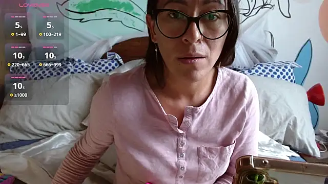 lupita84 online show from September 27, 7:30 pm