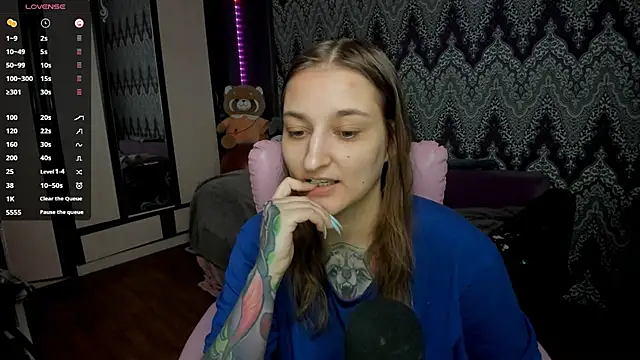 Snapshot of AlexRacc00n chatting on December 12, 6:03 am AlexRacc00n online show from December 12, 6:03 am