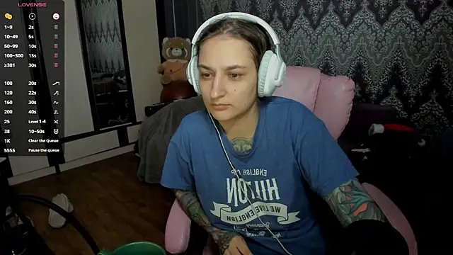 Snapshot of AlexRacc00n chatting on January 1, 10:35 pm AlexRacc00n online show from January 1, 10:35 pm