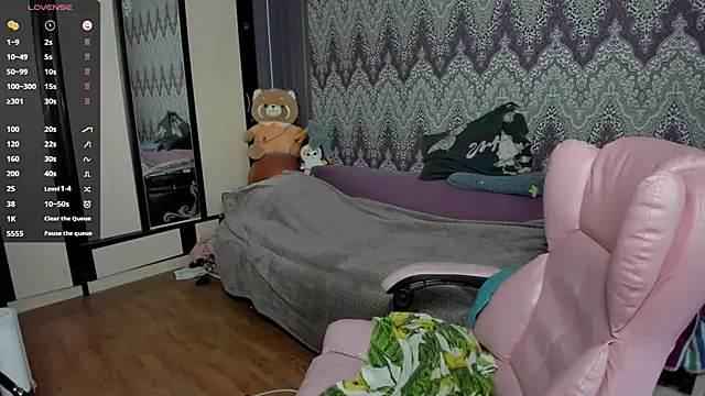 Snapshot of AlexRacc00n chatting on January 31, 7:39 am AlexRacc00n online show from January 31, 7:39 am