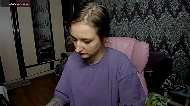 Snapshot of AlexRacc00n chatting on February 1, 3:28 pm AlexRacc00n online show from February 1, 3:28 pm