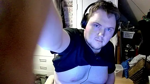 Snapshot of kresser1995DK21 chatting on December 31, 12:00 am kresser1995DK21 online show from December 31, 12:00 am