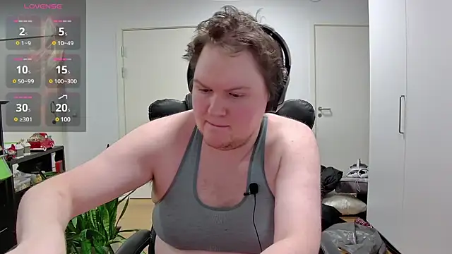 Snapshot of kresser1995DK21 chatting on January 18, 6:43 pm kresser1995DK21 online show from January 18, 6:43 pm