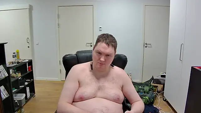 Snapshot of kresser1995DK21 chatting on March 3, 12:04 am kresser1995DK21 online show from March 3, 12:04 am