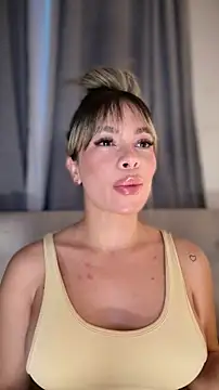 Alison Diaz17 online show from February 18, 11:11 pm