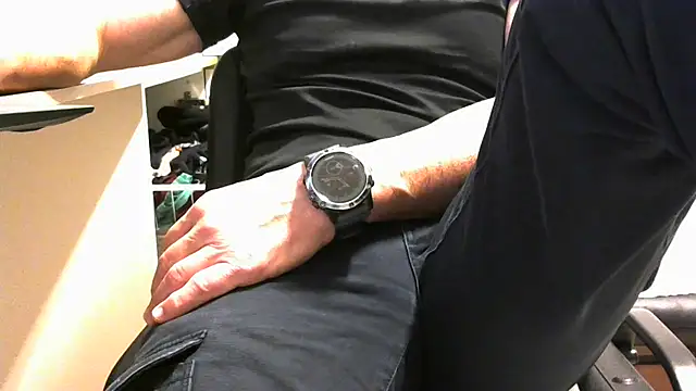 Snapshot of bycho chatting on October 27, 10:19 am bycho online show from October 27, 10:19 am