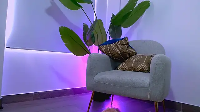 Snapshot of Sara_ow chatting on February 17, 7:20 pm Sara ow online show from February 17, 7:20 pm